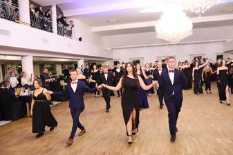 Uczniowie II LO w Wieluniu studniówkę mają już za sobą!